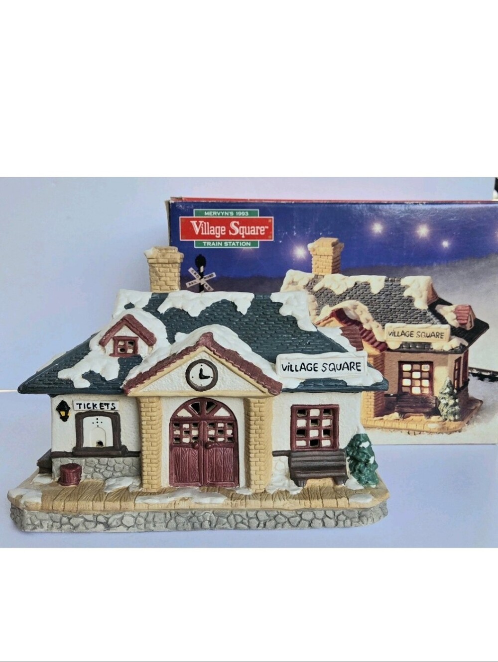 VINTAGE  MERVYNS VILLAGE SQUARE LIGHTED TRAIN STATION IN ORIGINAL BOX